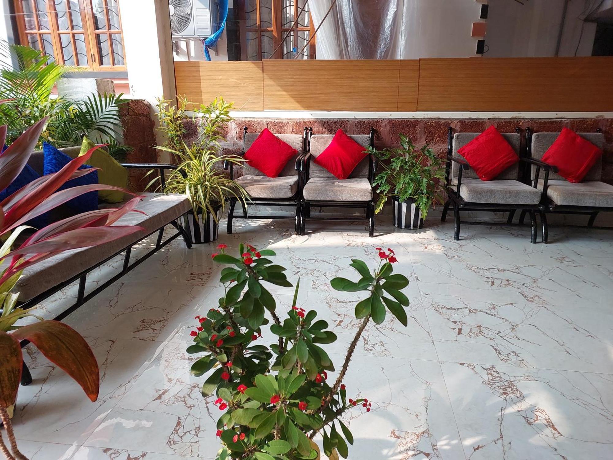 Hotel Queen Queen Sea Calangute Ngoại thất bức ảnh